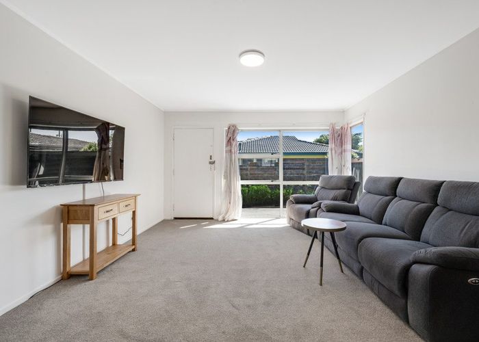 at 2/38 Ballater Place, Highland Park, Manukau City, Auckland