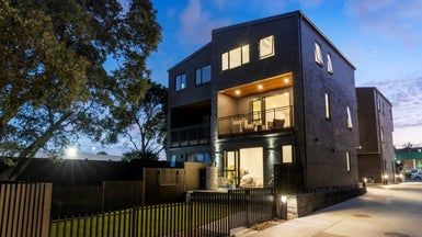  at 4/11 Huia Road, Point Chevalier, Auckland