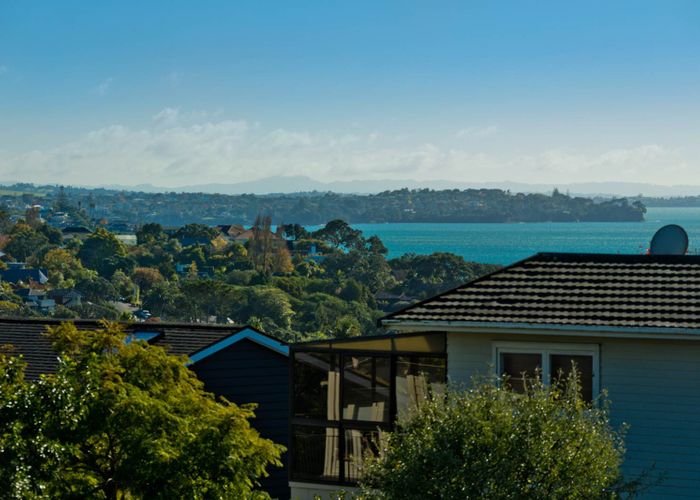  at 1/122 Aberdeen Road, Campbells Bay, Auckland
