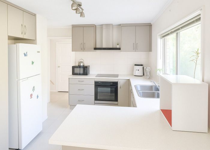  at 33 La Perouse, Botany Downs, Manukau City, Auckland