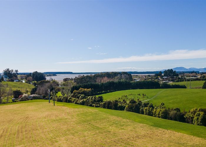  at 7 Ribbonwood Lane, Redwood Valley