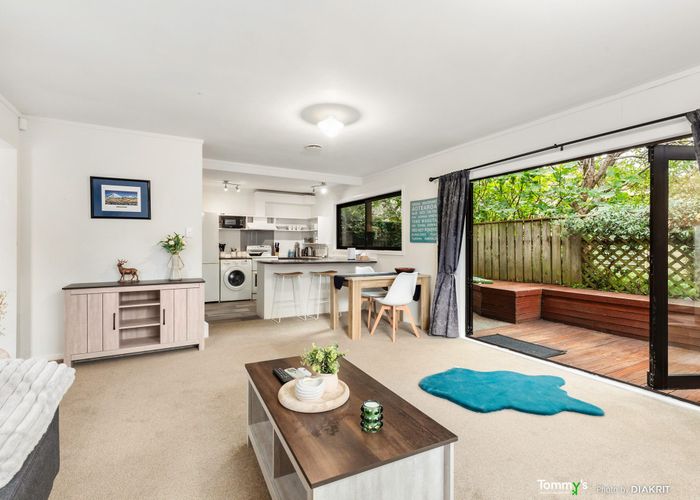  at 4/163 Queens Drive, Lyall Bay, Wellington
