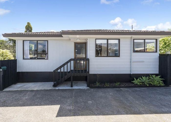  at 2/221 Waitemata Drive, Ranui, Waitakere City, Auckland