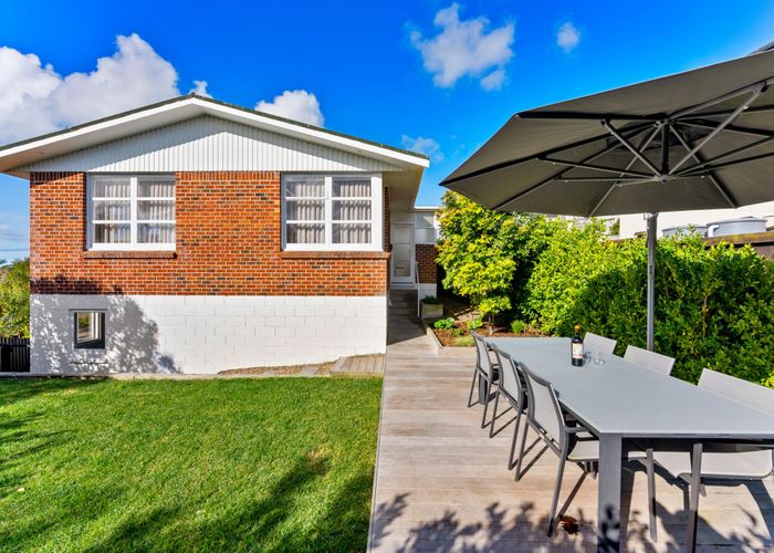  at 2/2 Seaview Road, Milford, Auckland