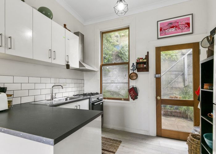  at 270 Queens Drive, Lyall Bay, Wellington