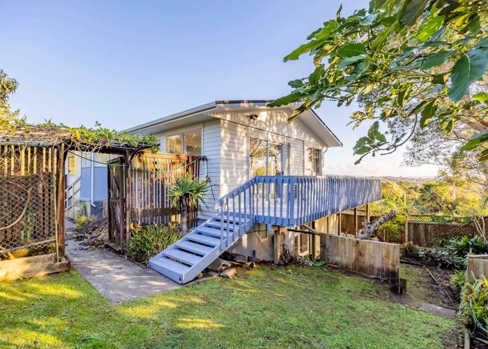  at 31 Domain Road, Glenfield, Auckland