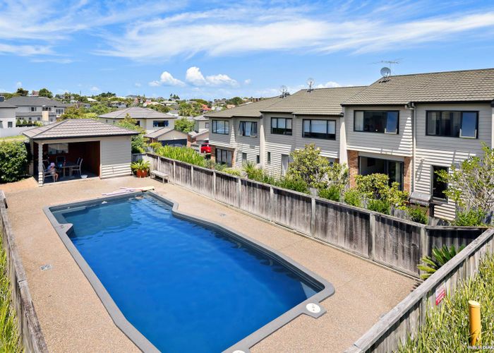  at 52/22 Northcross Drive, Oteha, Auckland