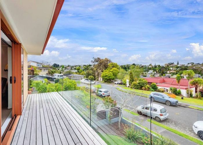  at 11 Robin Lane, Browns Bay, Auckland