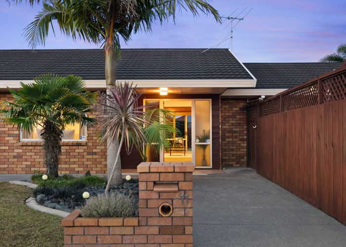  at 11 Graham Tagg Close, Pahurehure, Papakura, Auckland