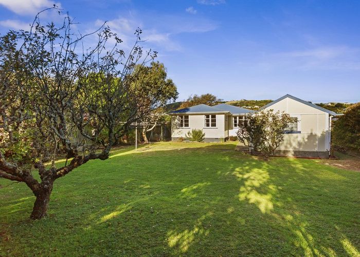  at 83 Oxford Street, Tawa, Wellington