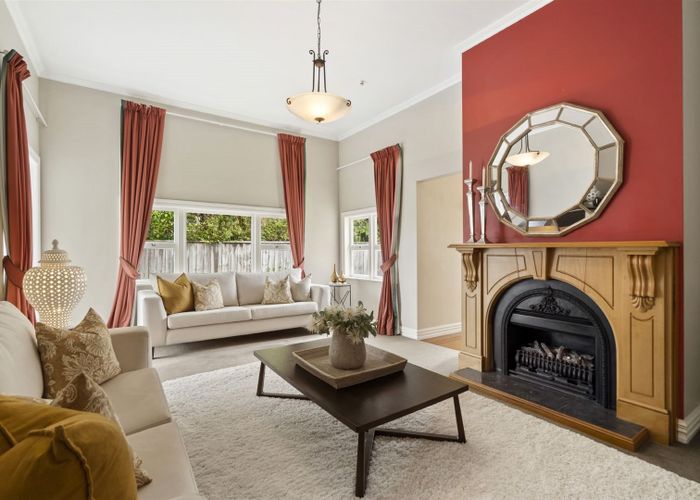  at 21 Waterview Road, Stanley Point, Auckland