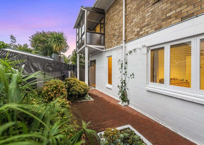  at 2/66 Fowlds Avenue, Sandringham, Auckland City, Auckland