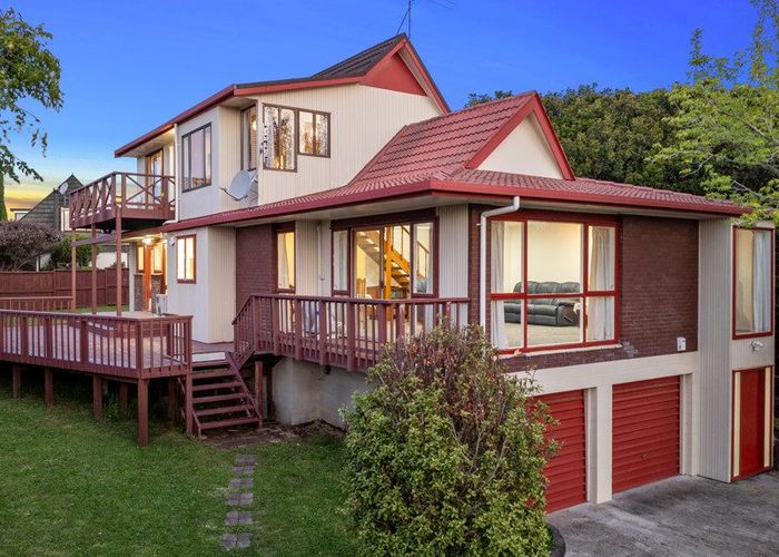  at 16 Sarah Place, Farm Cove, Auckland