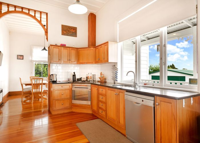  at 46 Forest Lake Road, Forest Lake, Hamilton