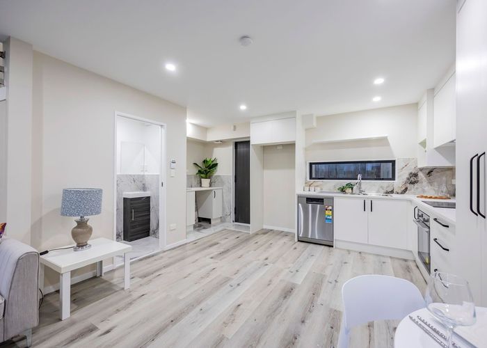  at 5/6 Vine Street, Mangere East, Manukau City, Auckland