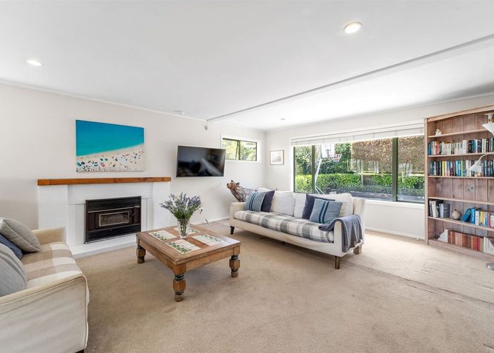  at 528 Beach Road, Murrays Bay, North Shore City, Auckland
