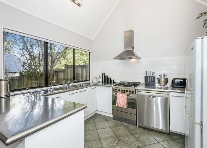  at 2/8 Marua Road, Ellerslie, Auckland City, Auckland