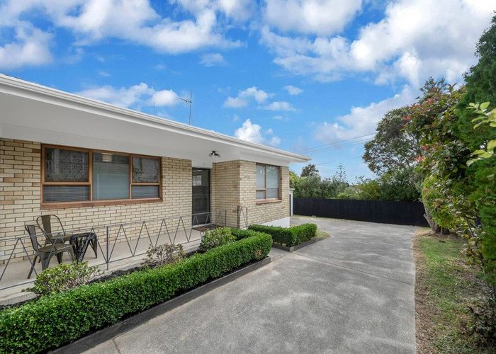  at 2/52 Butterworth Drive, Glendene, Waitakere City, Auckland