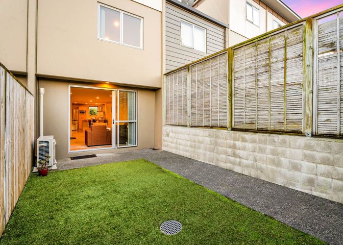 at 7/1 Gracechurch Drive, Flat Bush, Manukau City, Auckland
