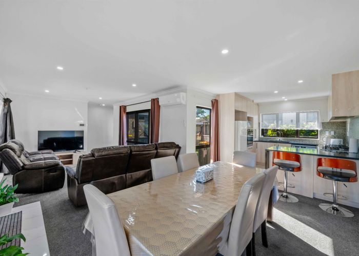  at 8A Martin Road, Manurewa, Auckland