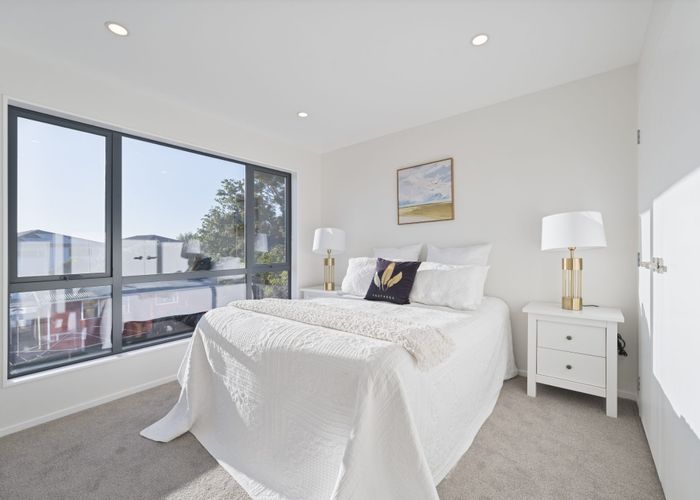  at 35E Hereford Street, Te Atatu Peninsula, Waitakere City, Auckland