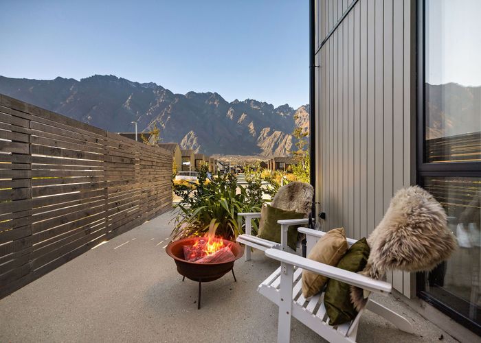  at 33 Casterway Crescent, Jacks Point, Queenstown-Lakes, Otago