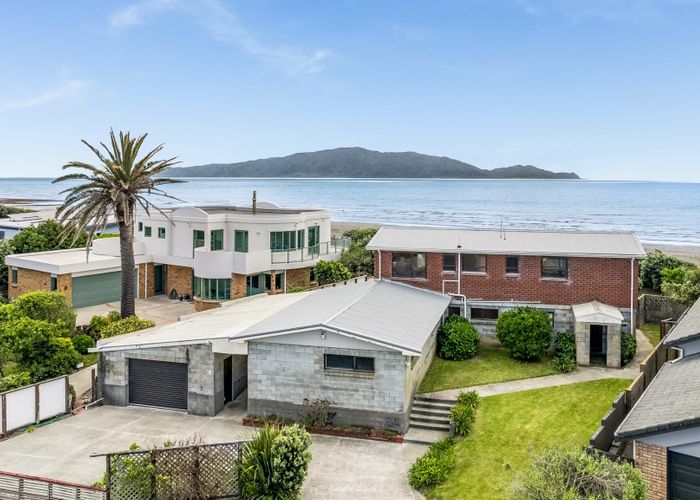  at 71 Field Way, Waikanae Beach, Waikanae