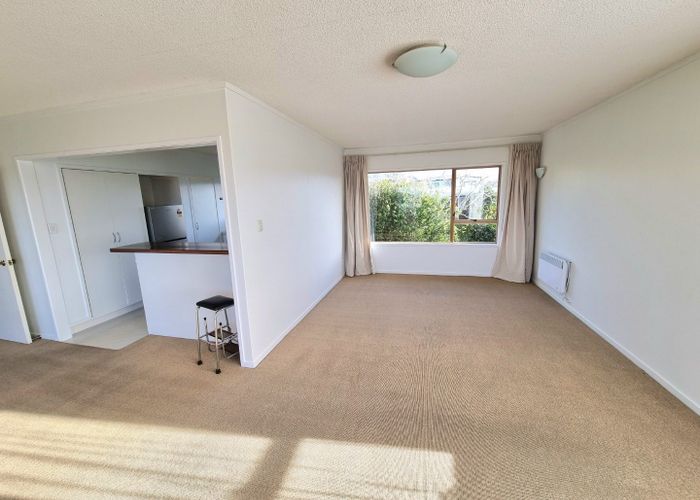  at 2/8B Newhaven Terrace, Mairangi Bay, North Shore City, Auckland