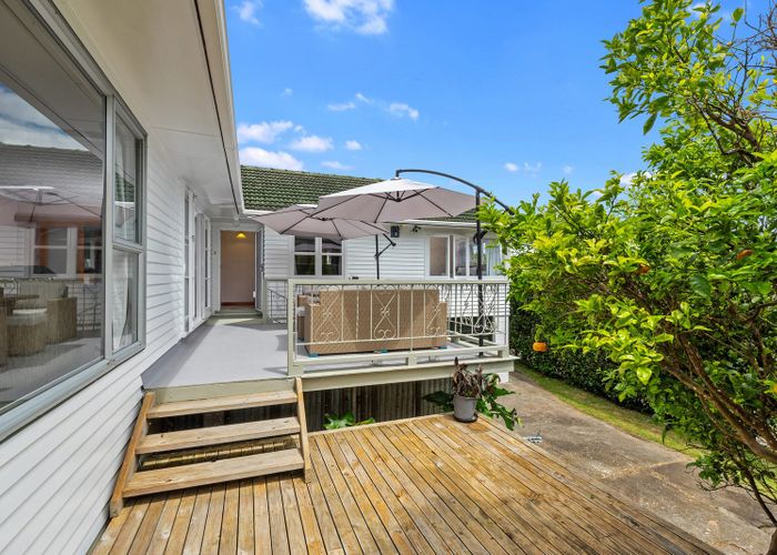  at 11 Winifred Avenue, Bayview, Auckland