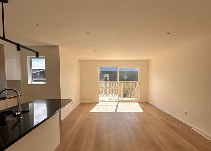  at 20D Edwards ave, Henderson, Waitakere City, Auckland