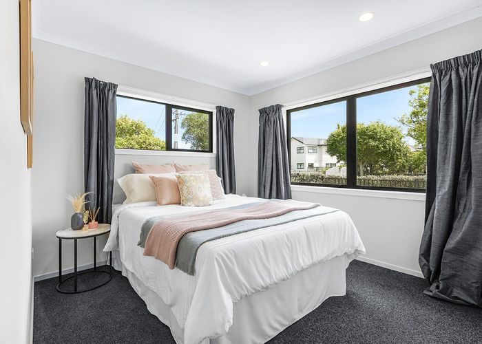  at 2/5 Mahana Road, St Andrews, Hamilton