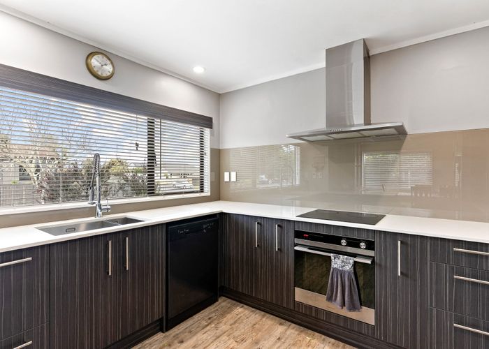  at 2 Woodview Rise, Botany Downs, Manukau City, Auckland