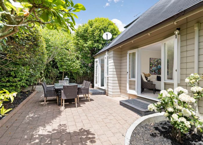  at 2/187 Upland Road, Remuera, Auckland