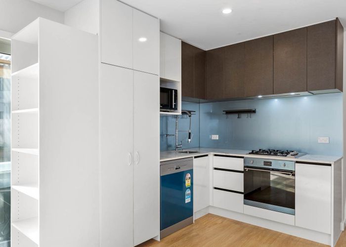  at 8 Seaside Place, Pakuranga, Manukau City, Auckland