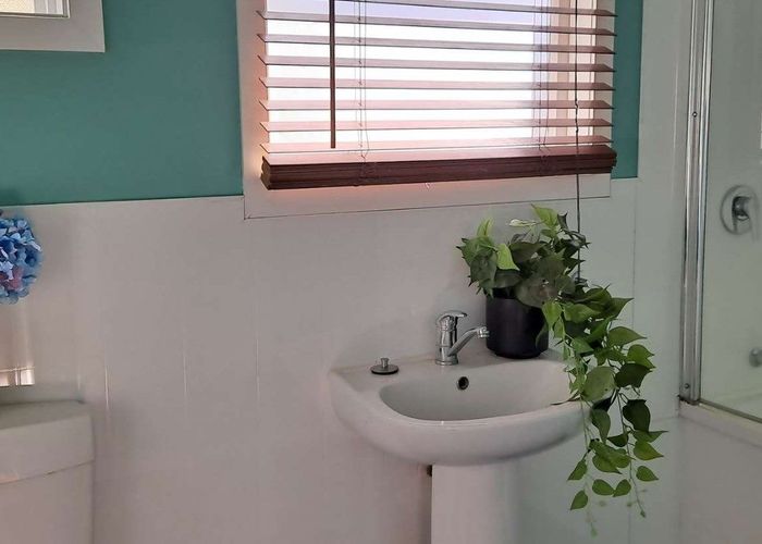  at 140 Hepburn Road, Glendene, Auckland