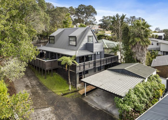  at 26 Harrybrook Road, Green Bay, Auckland