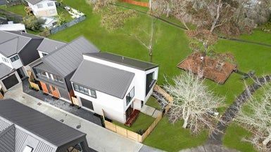  at 10 Truscott Place, West Harbour, Auckland