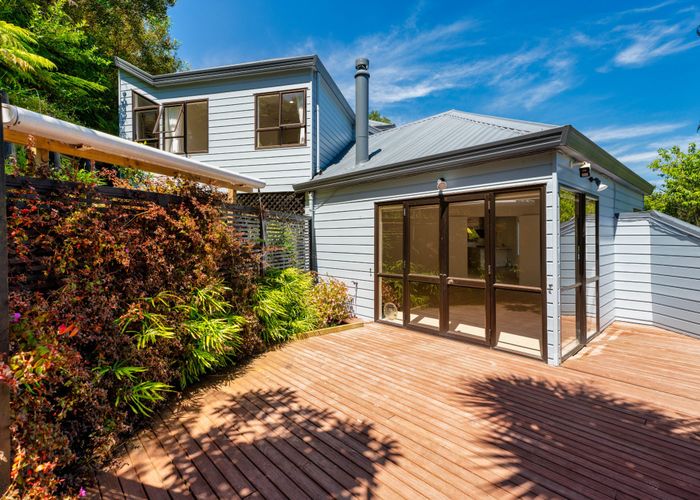  at 8 Stitchbird Close, Murrays Bay, North Shore City, Auckland