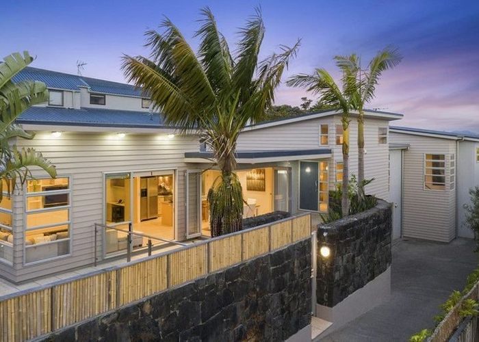  at 7 Vaughan Crescent, Murrays Bay, North Shore City, Auckland
