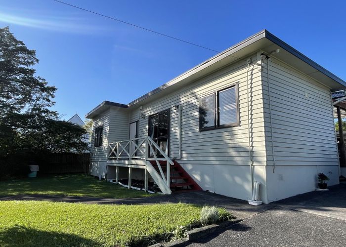  at 6 Godley Road, Green Bay, Waitakere City, Auckland