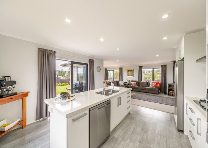  at 5 Mckenzie Way, Timberlea, Upper Hutt