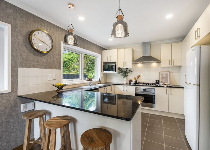  at 2/54 Fairclough Road, Beach Haven, Auckland