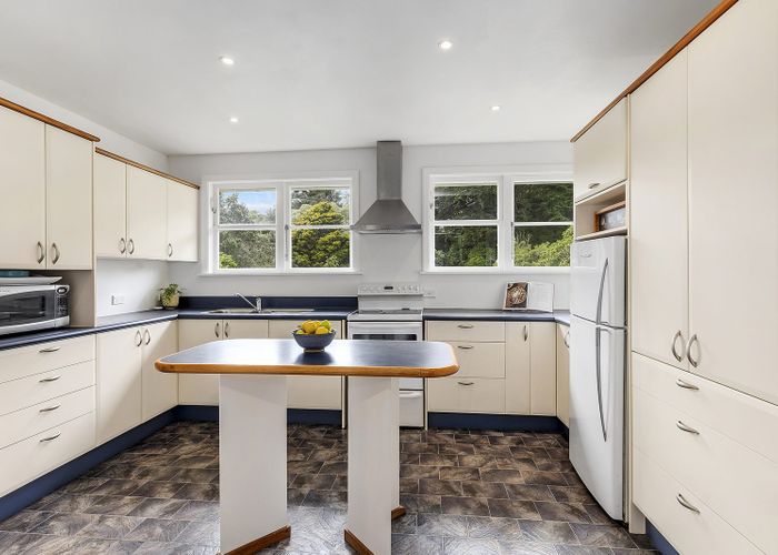  at 39 Lyndfield Lane, Newlands, Wellington