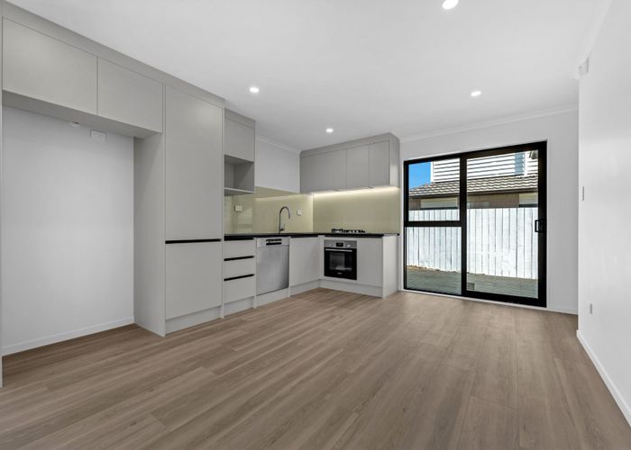  at 8D Gardiner Grove, Mangere East, Manukau City, Auckland