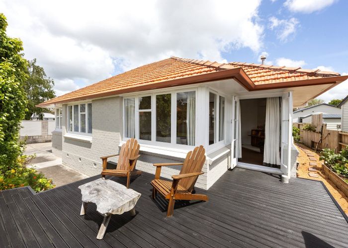  at 27 Churchill Avenue, Maeroa, Hamilton