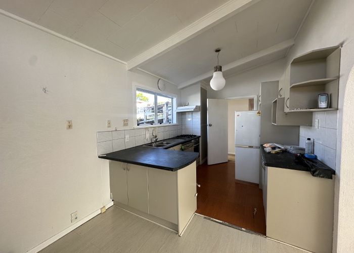  at 4 Maui Pomare Street, Blockhouse Bay, Auckland