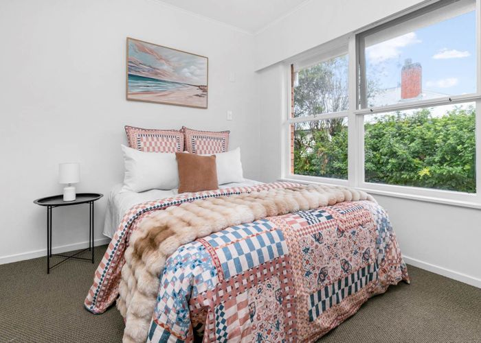  at 2/11 Peary Road, Mount Eden, Auckland