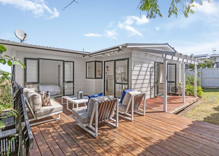  at 14A Harrybrook Road, Green Bay, Auckland