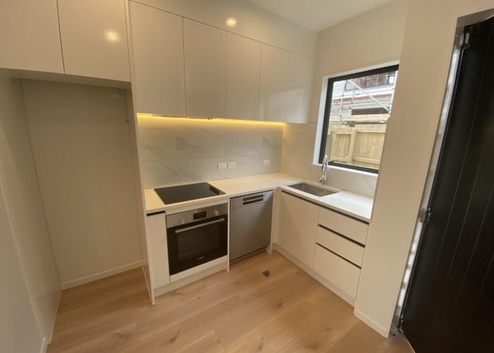  at 5/28 Smythe Road, Henderson, Auckland