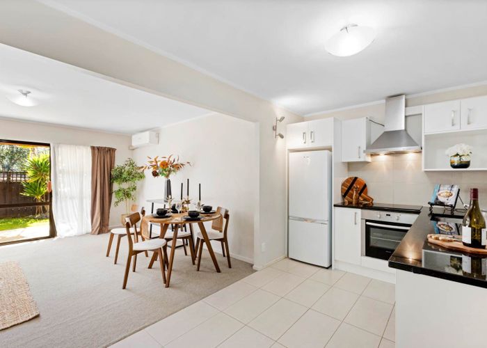  at 2/21 Burch Street, Mount Albert, Auckland City, Auckland